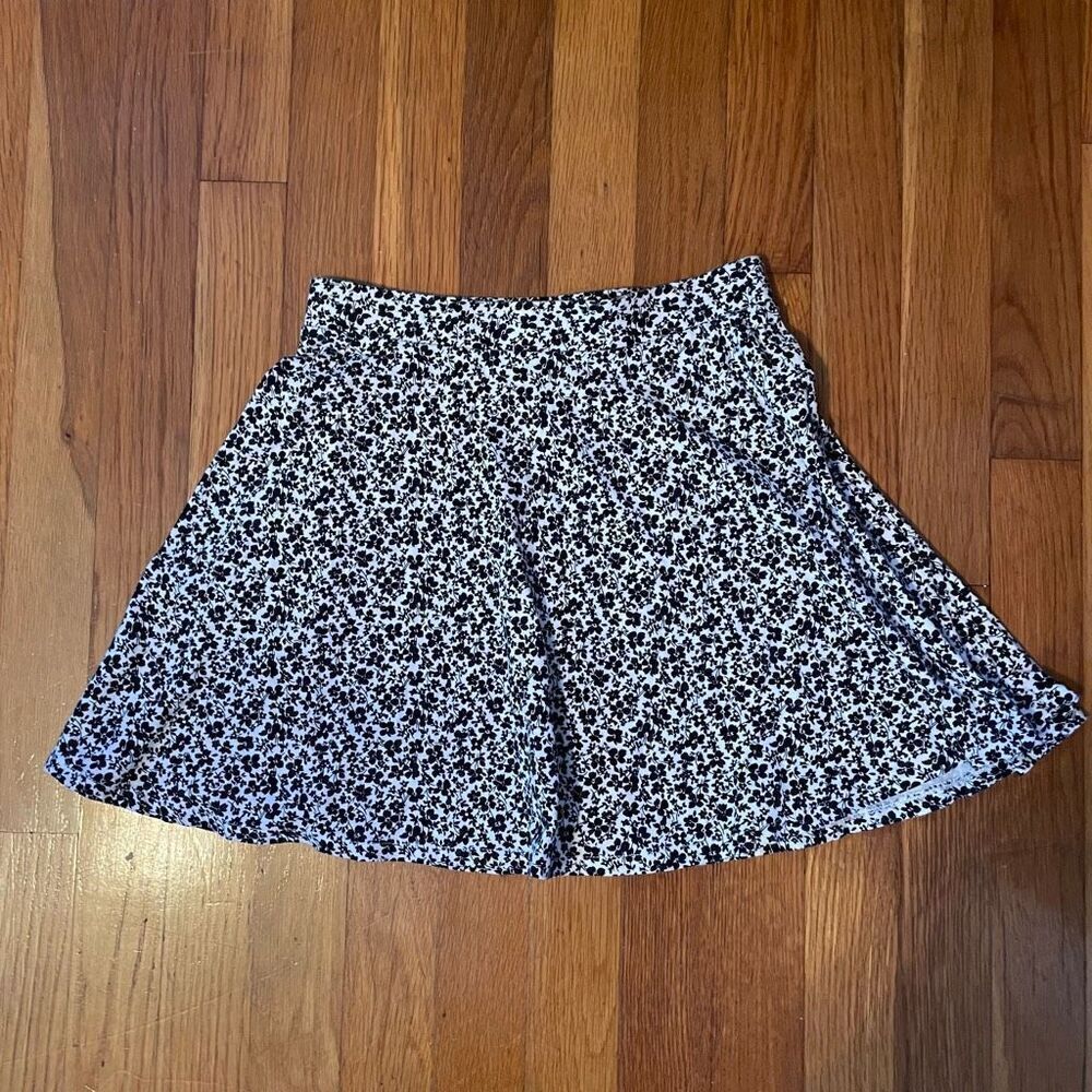 AEROPOSTALE | black & white floral skater skirt XS